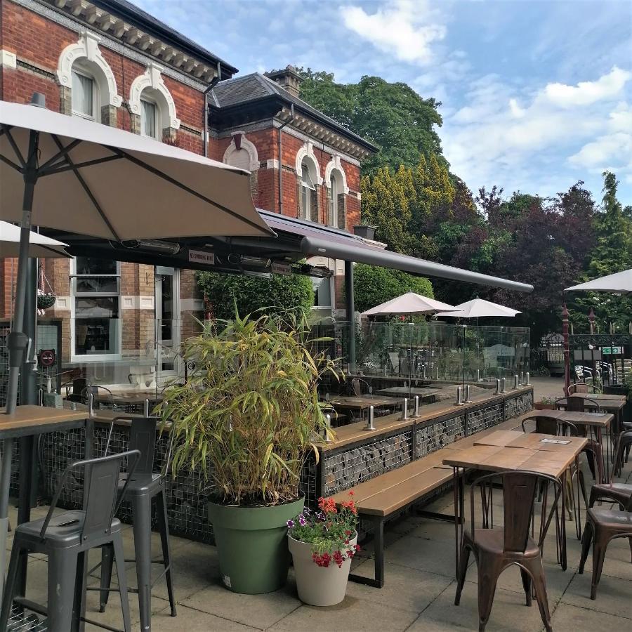 Leaside Hotel Лутън Екстериор снимка