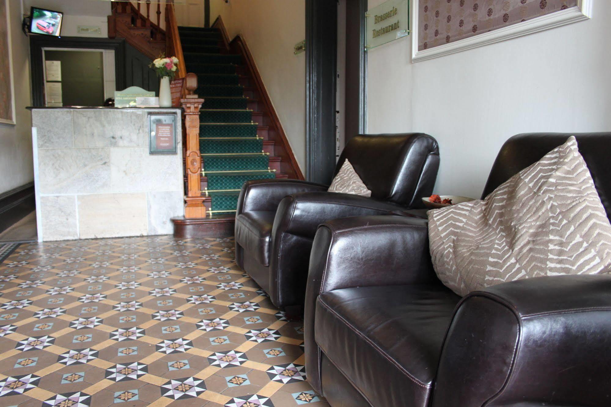 Leaside Hotel Лутън Екстериор снимка