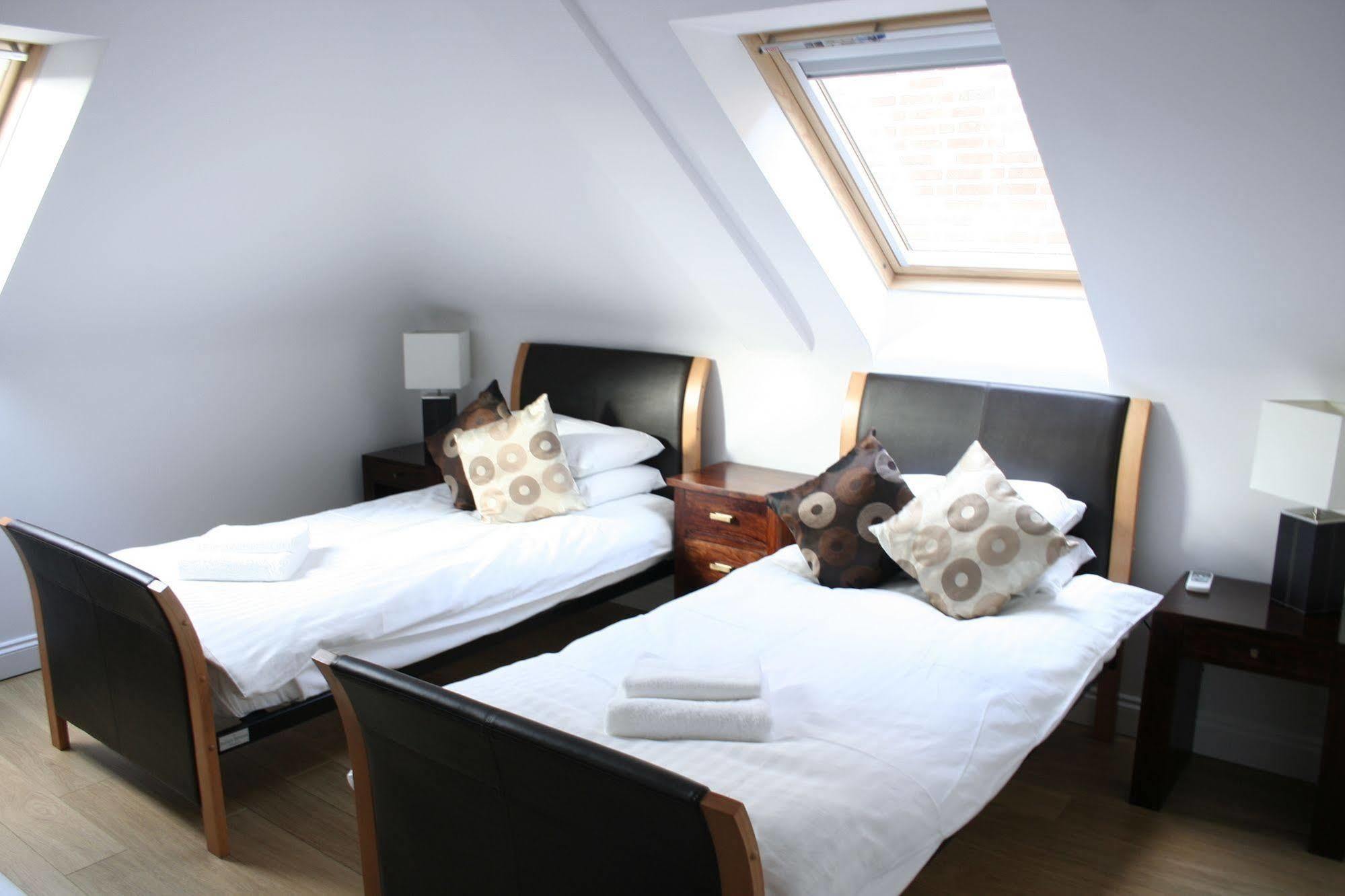 Leaside Hotel Лутън Екстериор снимка