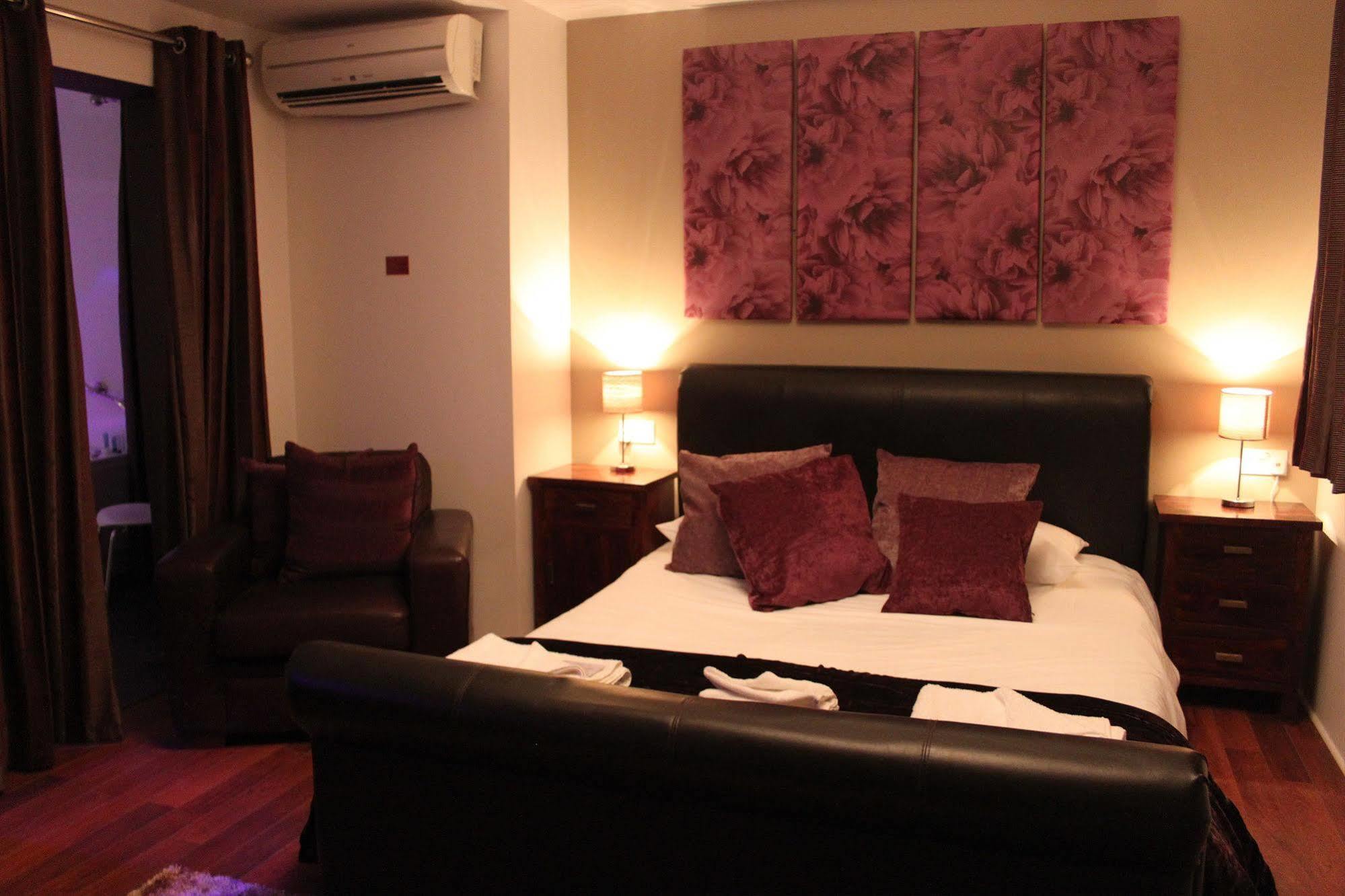 Leaside Hotel Лутън Екстериор снимка