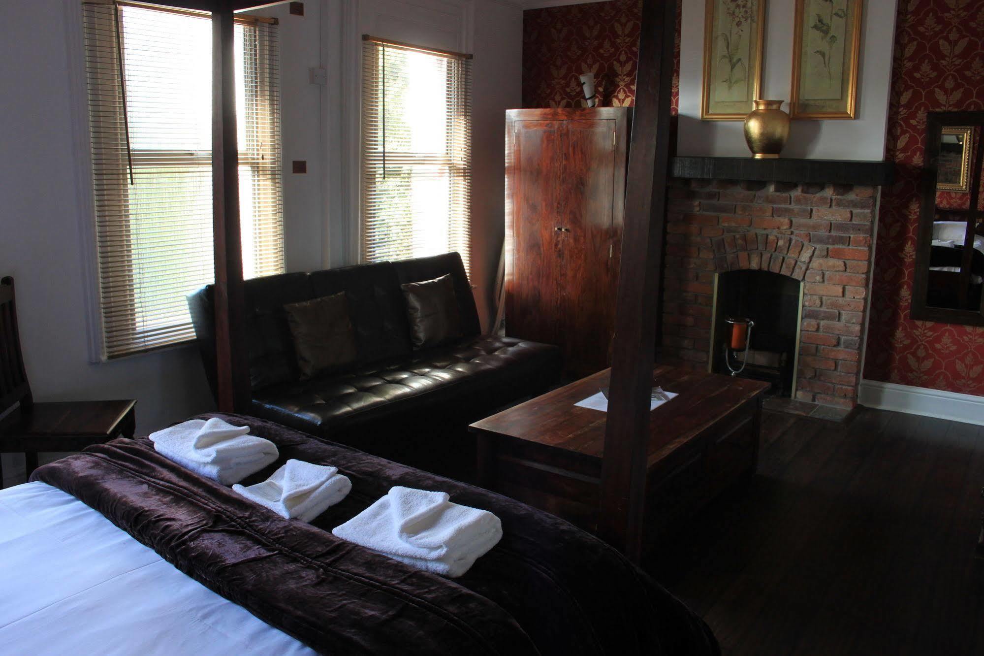 Leaside Hotel Лутън Екстериор снимка