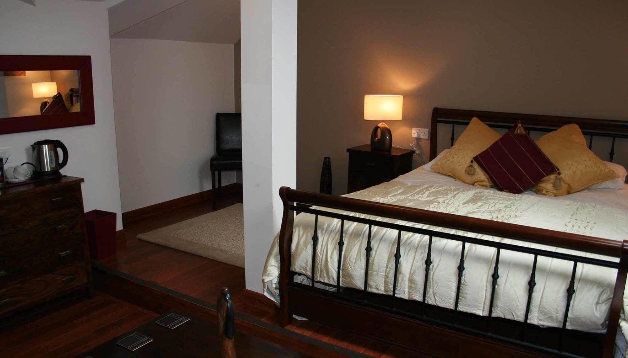 Leaside Hotel Лутън Екстериор снимка