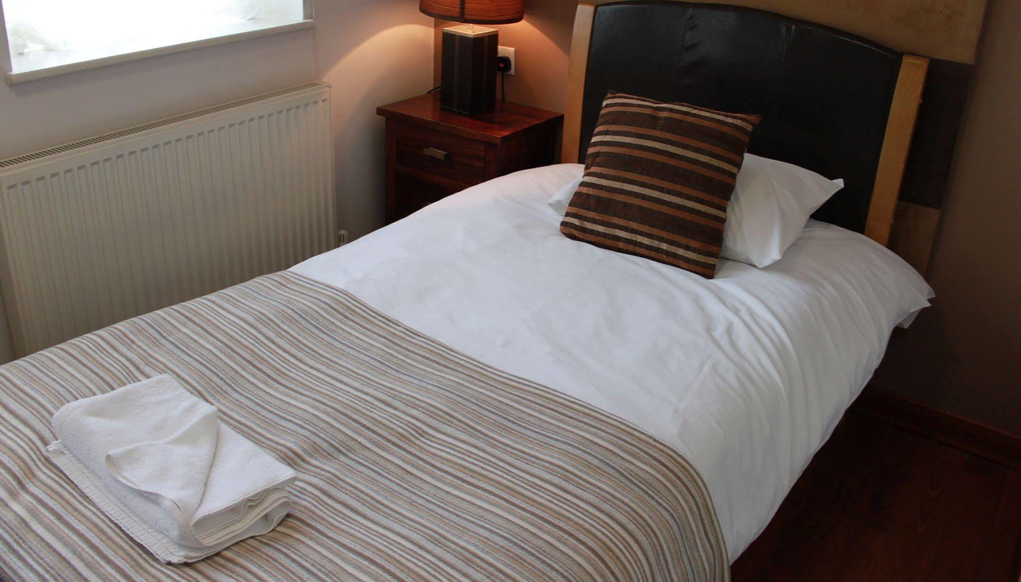 Leaside Hotel Лутън Екстериор снимка